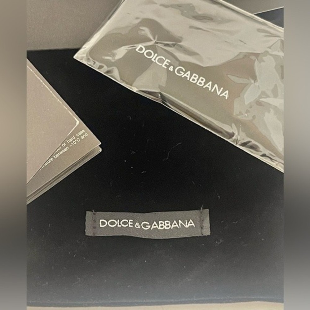 Dolce & Gabbana Gradient Lens Black Sunglasses and cloth,bag and clamshell case - Picture 10 of 15